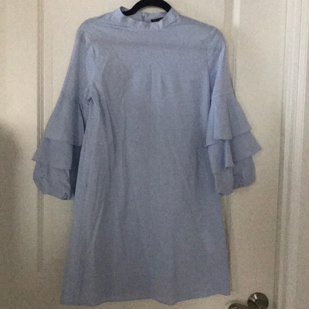 Flutter sleeve dress